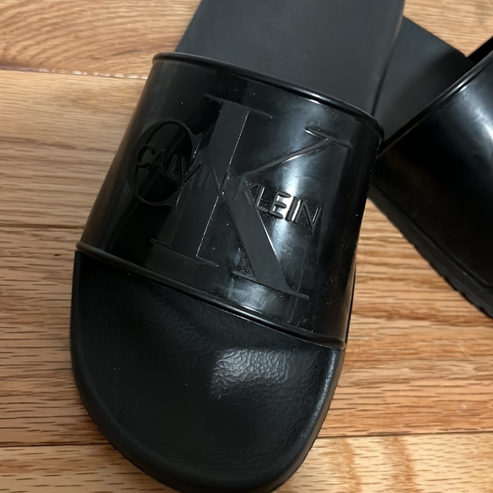 CK Slides 🖤 - Picture 2 of 6